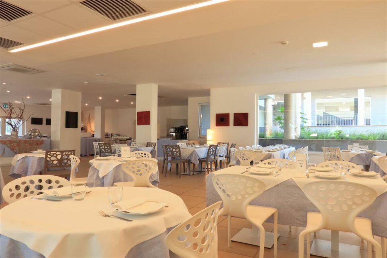 Futura Club Spiagge Bianche Hotel Fontane Bianche Exterior foto