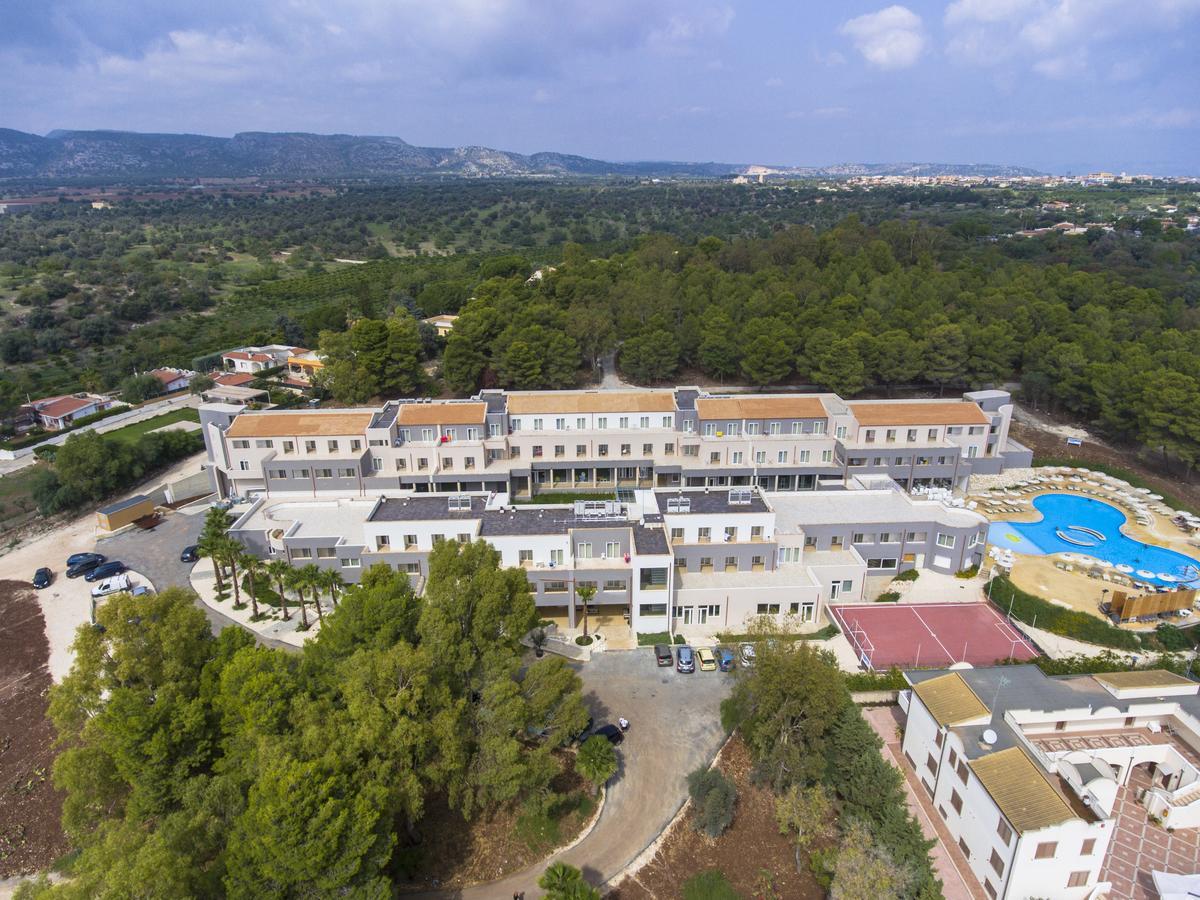 Futura Club Spiagge Bianche Hotel Fontane Bianche Exterior foto